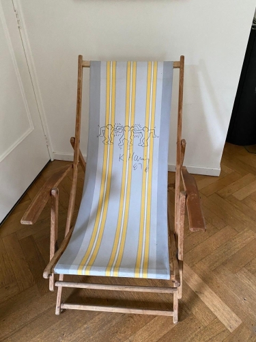 Keith Haring  - Dessin original sur chaise de plage