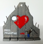 Banksy (attributed)  - Banksy (attribu) Sculpture de section murale  Free Palestina  avec reu (#0550)