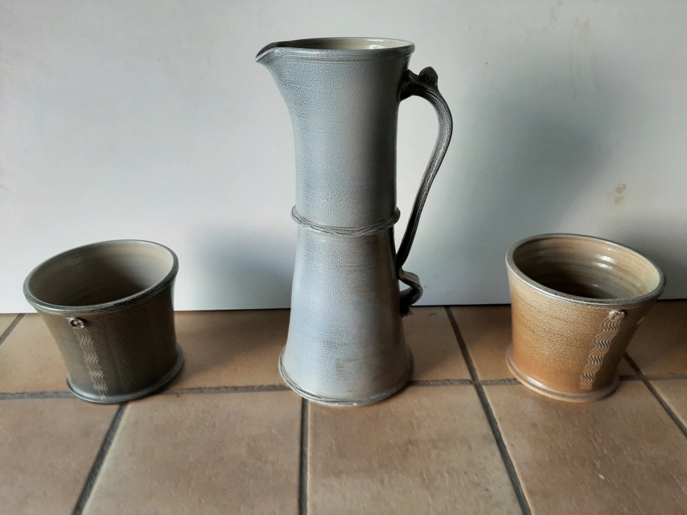 Subsidie rollen Trouw Now on ARTAuction.online: Frans Gregoor - Kruik en potten in aardewerk