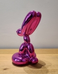 Jeff  Koons (after) - Chien Ballon Assis (Rose Chrome)