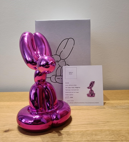 Jeff  Koons (after) - Chien Ballon Assis (Rose Chrome)